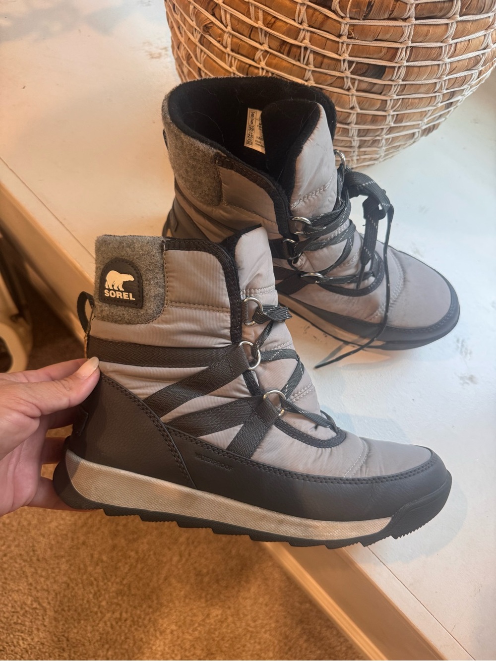 Women’s Sorel winter boots. Size 8.